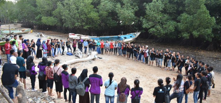 RR Kupang: Planting Mangroves and Cleaning Plastic Waste