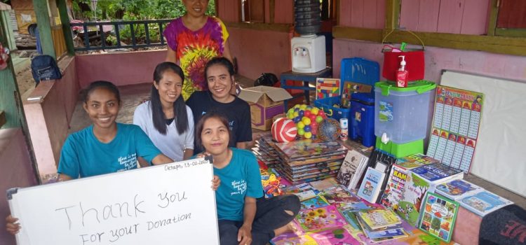 RR Kupang: VDMI Family Donation and Activity at Mangrove Oesapa Open Library