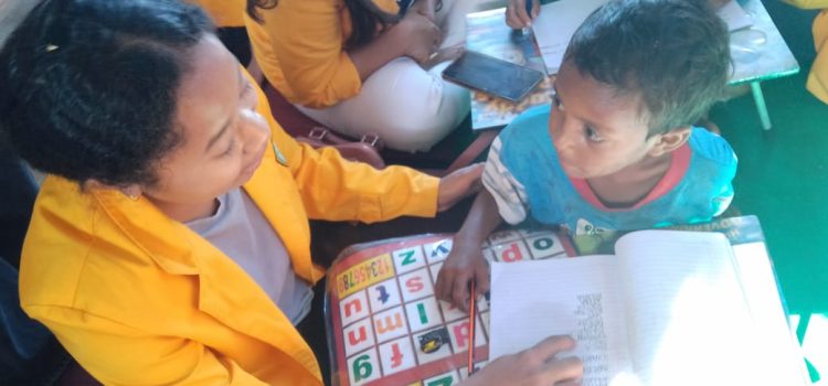 RR Kupang: Reading and Writing Activities in Taman Baca Oesapa